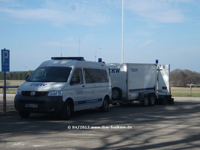 Transportkfz und Ersatz Relaisstelle FüKW mit Anhänger WVTr 