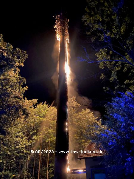 Brand des 80m hohen Mastes in der Nacht vom 17. auf den 18. August 2023