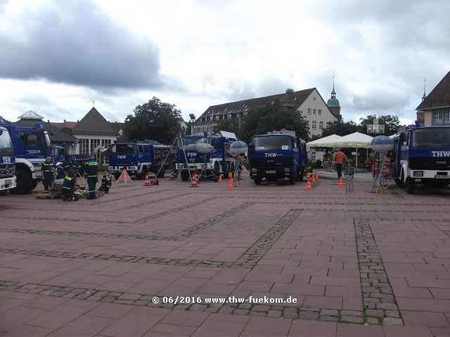 Ausstellung THW Fahrzeuge auf dem Marktplatz in Freudenstadt