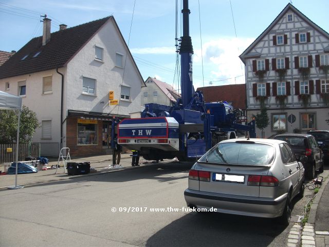 Aufbau des Mastkraftwagen (MastKW) vor der Museumsscheuer in Ofterdingen 