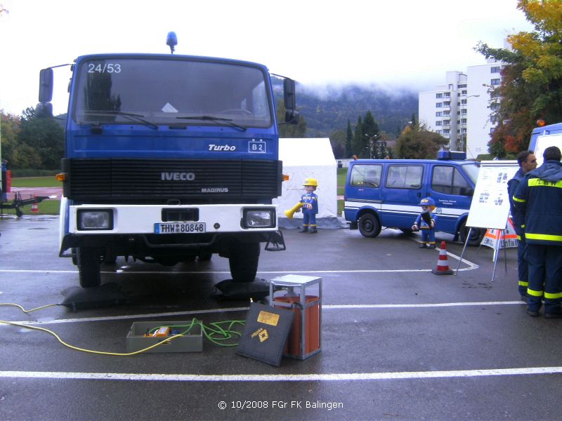 Vorstellung des Technischen Zuges Balingen (im Hintergrund die Jugend des OV Balingen)