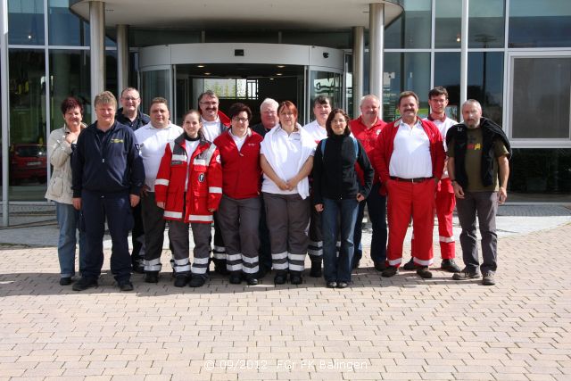 Gruppenbild vor dem Eingang zu Alb Gold