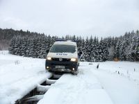 Fahren über eine Panzerscnellbrücke