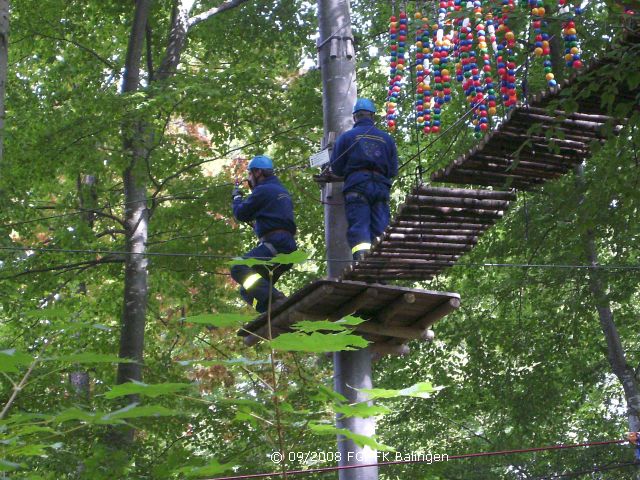 Per Seilbahn zur nächsten Übung