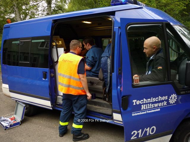 Zugtrupp in Ausbildung am MTW des THW OV Freudenstadt (GFB Tübingen)