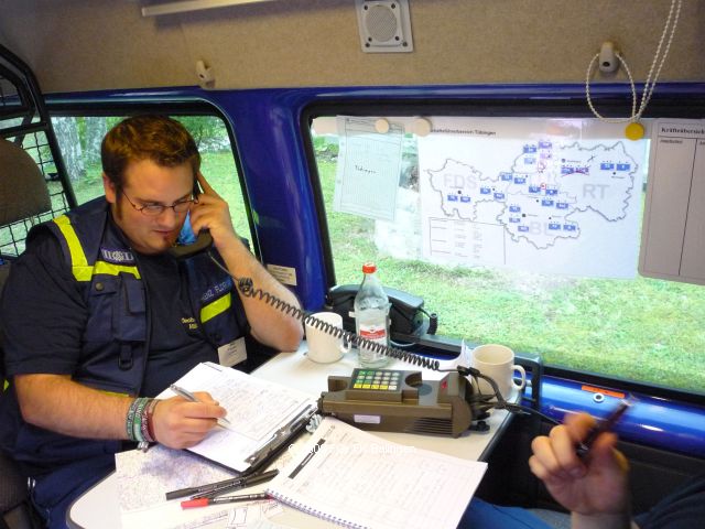 Kommunikation zwischen den Zugtrupp in Ausbildung und der THW Führungsstelle über Awitel