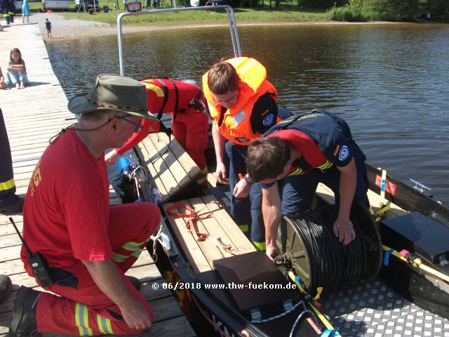 Bestücken des DLRG Boot mit Feldfernkabel