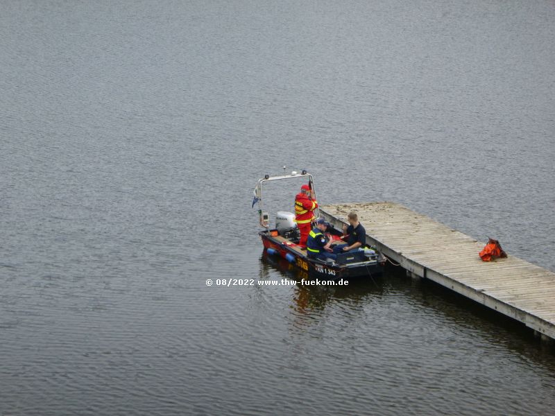 Unterstützung durch die DLRG mit Boot