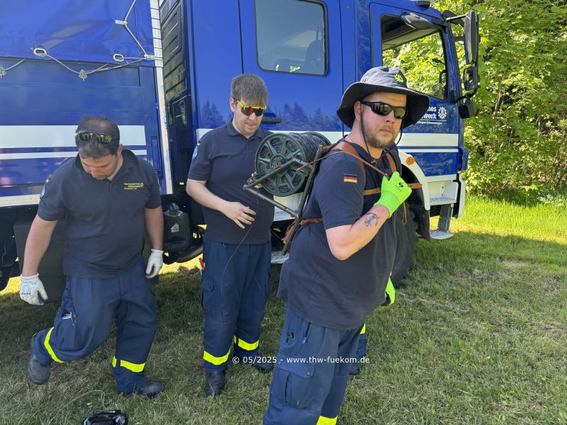 Helfer und 800 m Feldkabel sind bereit