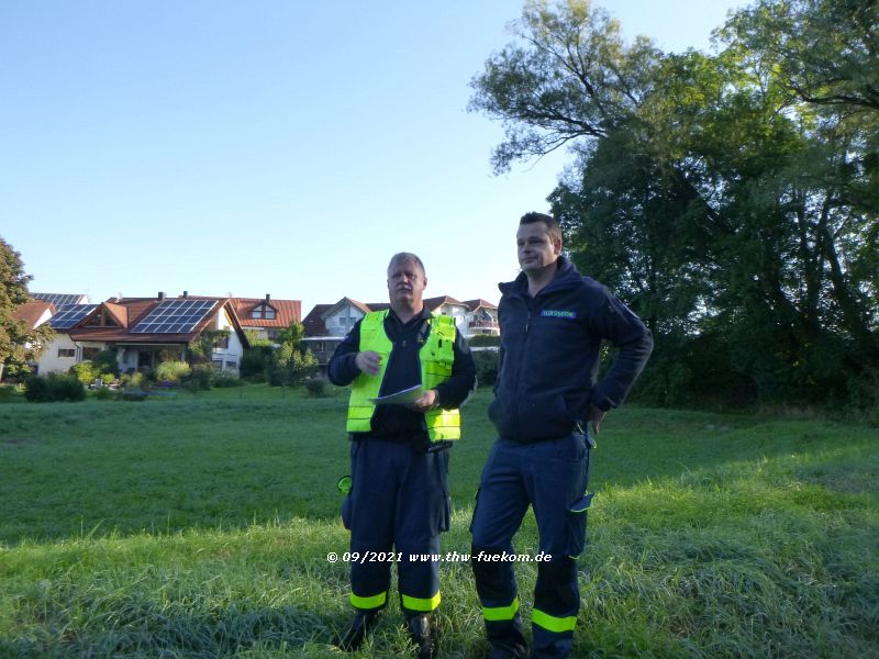 Einweisung des Teamleaders Sebastian Klein durch die Übungsleitung (Thomas Wiedemann)