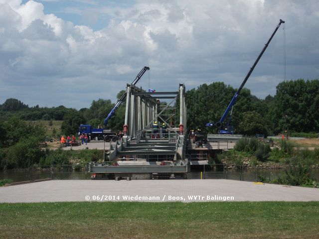 die Brücke wächst täglich weiter