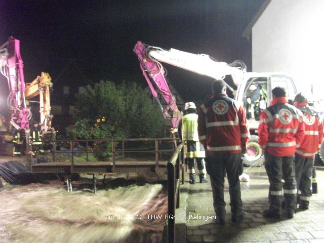 Sicherung der Brücke mittels Bagger in Ratshausen