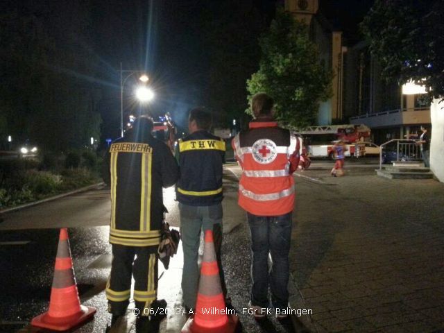 Feuerwehr, THW und DRK gemeinsam im Einsatz