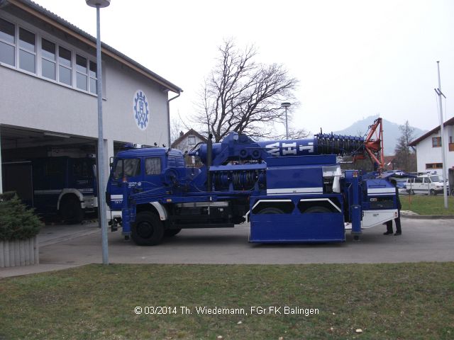 Aufbau des MastKW im au dem Gelände des THW OV Hechingen