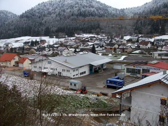 Blick von den geschädigten Häusern in Richtung THW Einsatzstelle