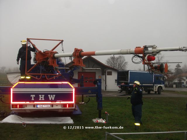 Mast wird in Transportstellung gebracht