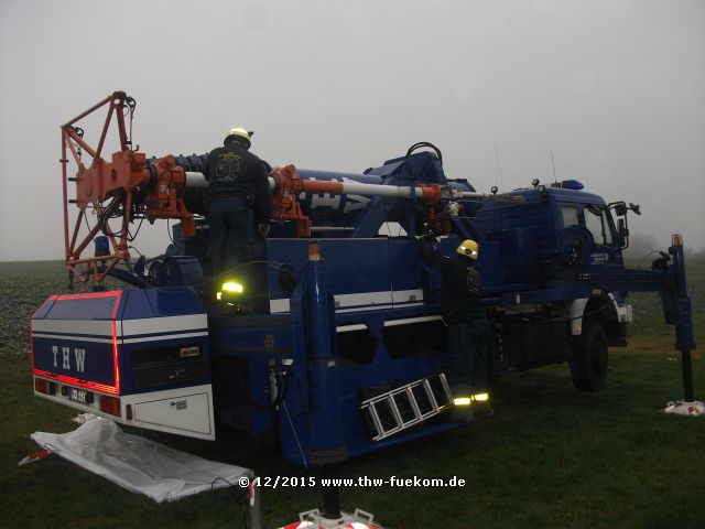 Mast wird in Transportstellung gebracht