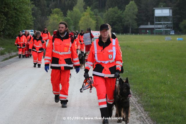 Eintreffen der Rettungshundestaffel