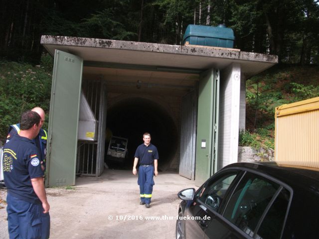 Portal des Beileitungsstollen im Wald