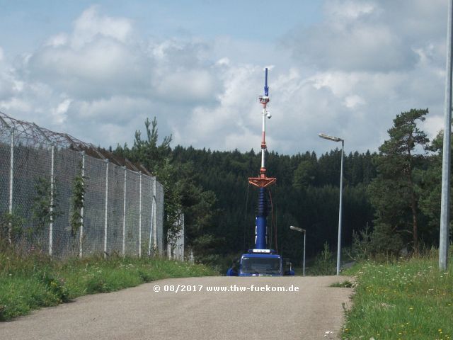 Fahrt mit ausgefahrenen Mast (12 m Höhe) 