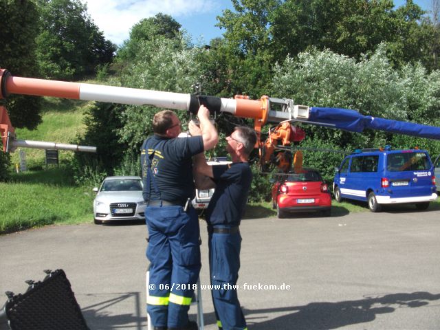 Montage der DomeCam am Mastkraftwagen