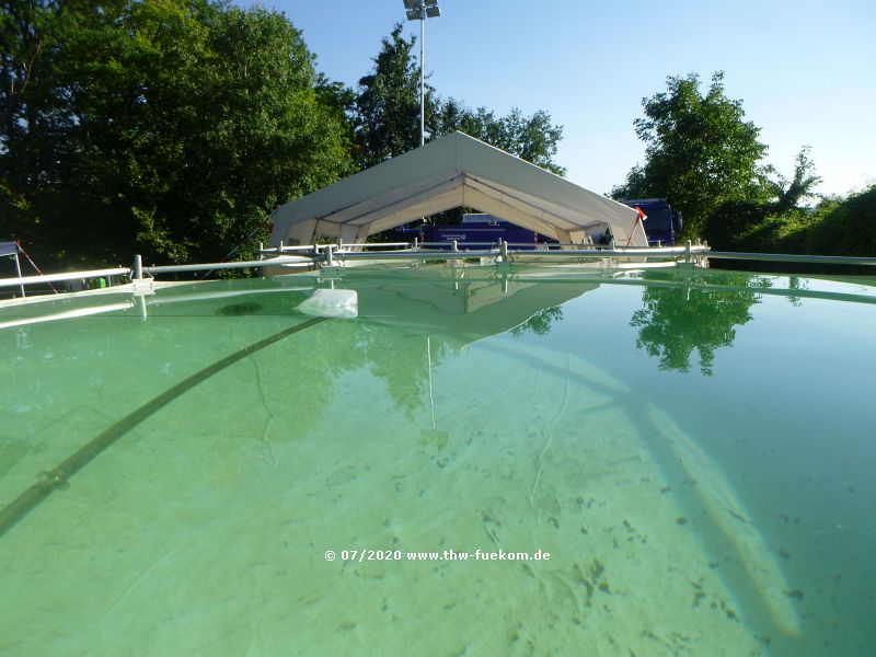 voll gefüllter Rohwasserbehälter (13.000 l Wasser) zur Aufbereitung