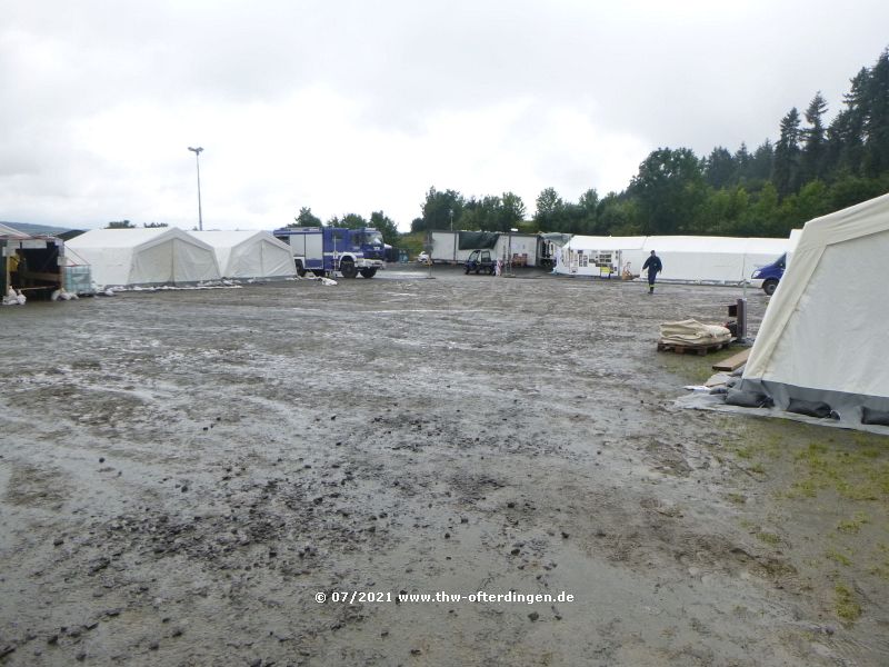 Die Matsch - Landschaft im Bereitstellungsraum Camp Nürburgring