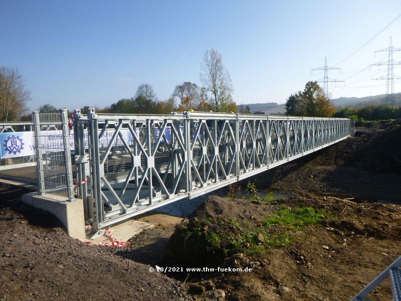 Brückeneinweihung der Bachemer Brücke in Ahrweiler. 36,6 m lang, 2,1m breit und 27 t schwer
