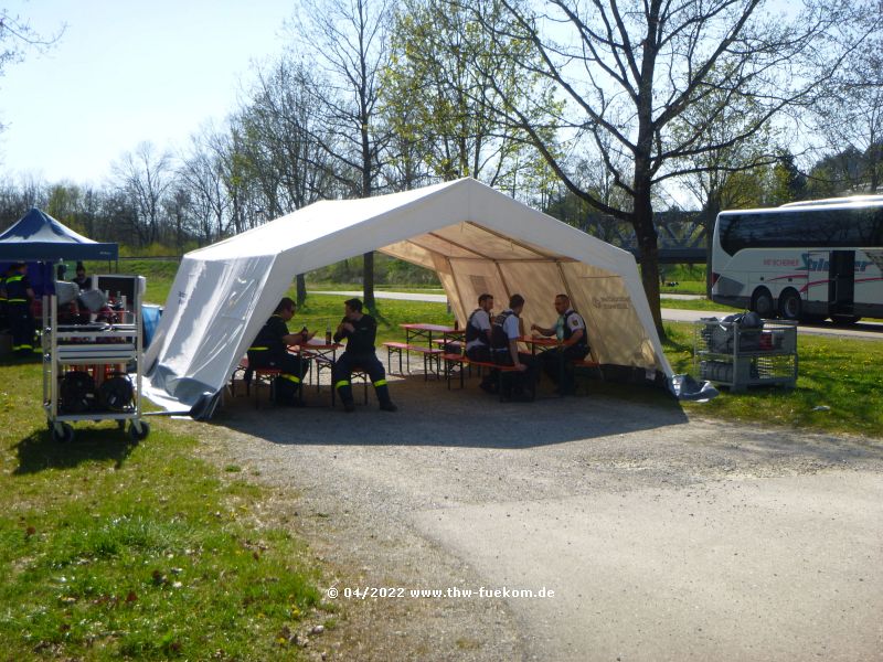 Verpflegung im Zelt des THW OV Hechingen