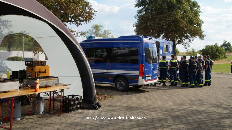 Einsatz des Einsatzleitanhänger (ELA) des Fachzug Führung / Kommunikation bei der Beat Parade in Empfingen