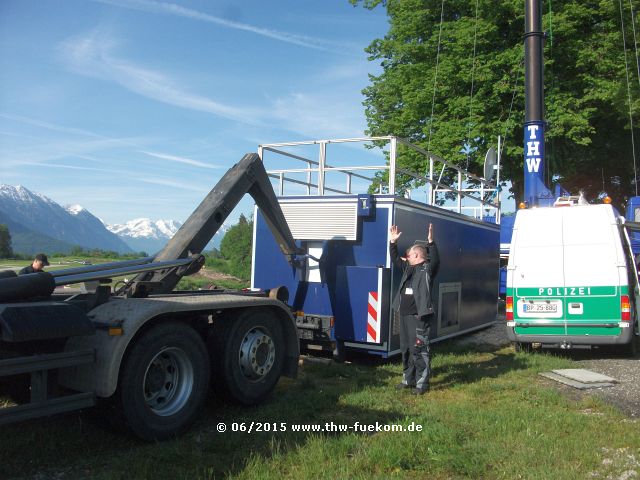 Verladen des Einsatzcontainers der Bundespolizei Fliegergruppe