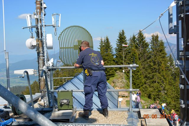 Sichtkontrolle und Einrichten der Antenne in Richtung Pömetsried