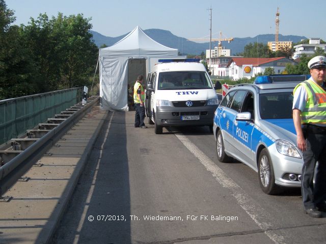 Untersuchungsstelle im Zelt des THW