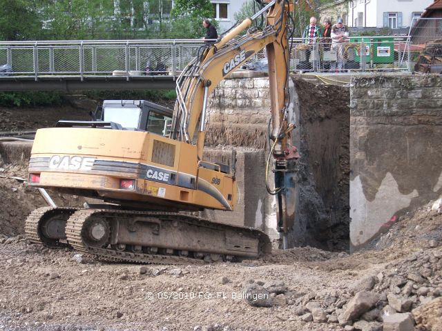 Erneut musste für den Baggereinsatz eine Rampe erstellt werden