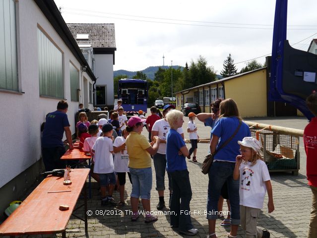 Einweisung in die Fahrzeuge des THW