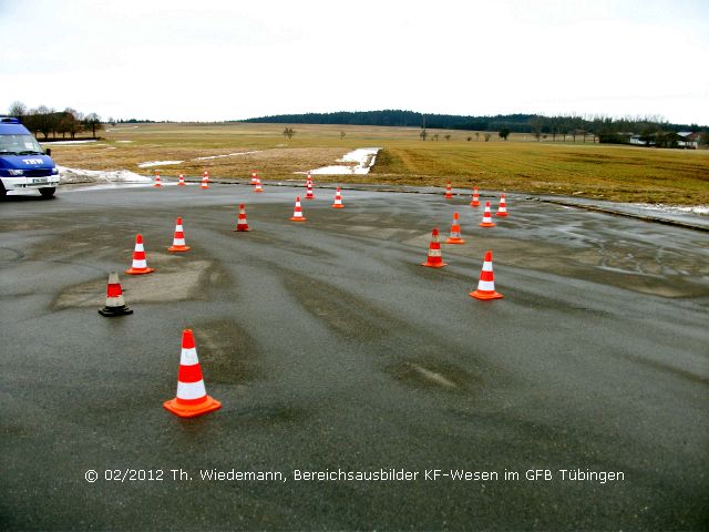 Fahrgasse für die Ausbildung Rueckwaertsfahren mit Einweiser