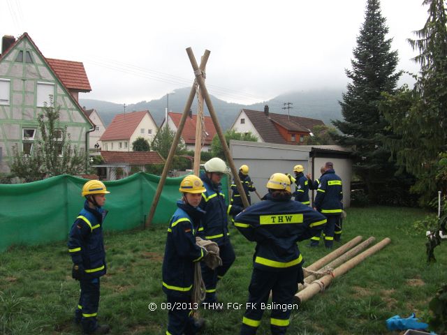 Aufbau zweier Dreiböcke als Schaukelgestell