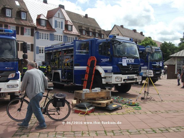 Ausstellung THW Fahrzeuge auf dem Marktplatz in Freudenstadt