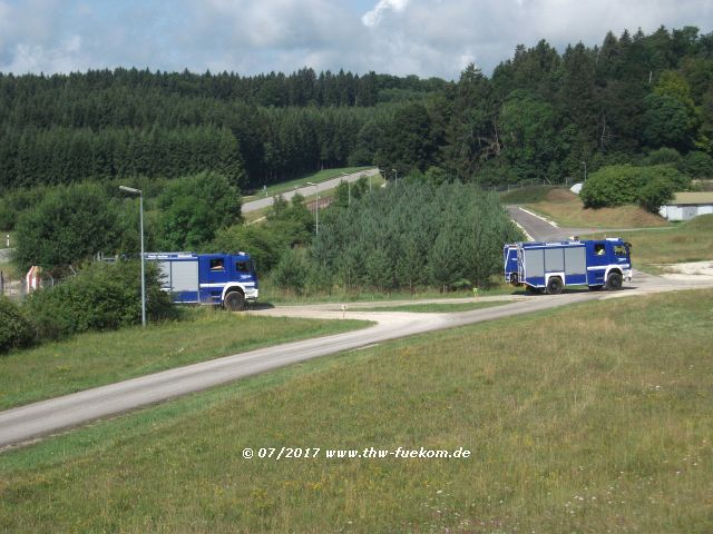 Einfahrt der Wettkampfmannschaften in das Übungsgelände 