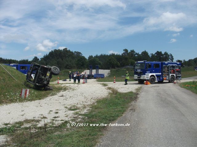 Aufstellen eines verunglückten Lastkraftwagen 