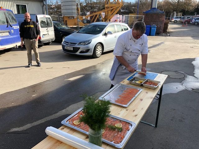 Herstellen von Abendverpflegung hier: Graved Lachs mit Meerrettichsahne