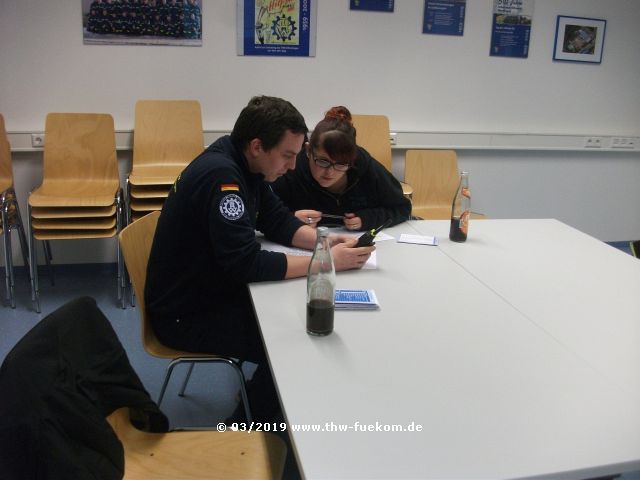Praktischer Teil der Sprechfunkausbildung beim THW Ortsverband Ofterdingen