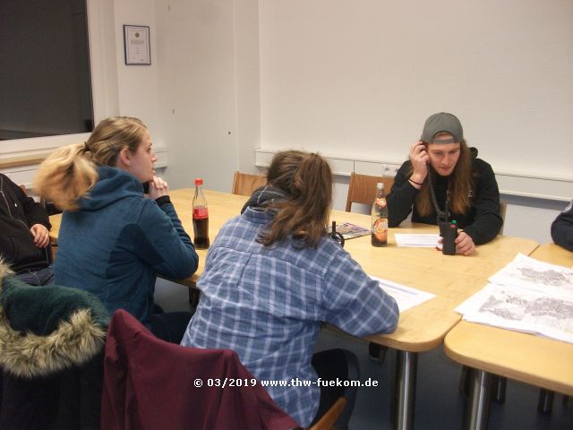 Praktischer Teil der Sprechfunkausbildung beim THW Ortsverband Ofterdingen