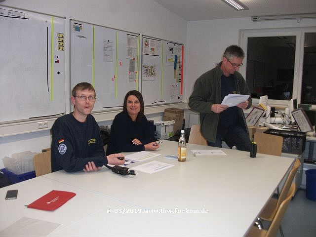 Praktischer Teil der Sprechfunkausbildung beim THW Ortsverband Ofterdingen