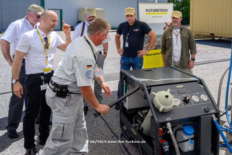 Demonstration an der neuen Kärcher Umkehrsosmose Trinkwasseraufbereitungsanlage