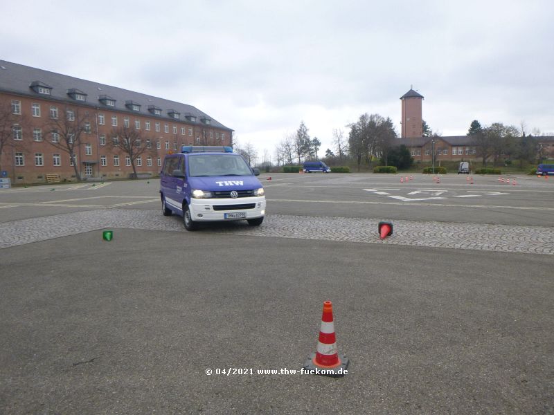 Erlernen von Fahrzeugsicherheit bei Kreisfahrten mit unterschiedlichen Geschwindigkeiten