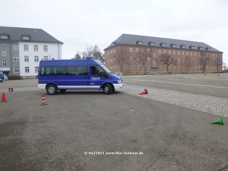 Erlernen von Fahrzeugsicherheit bei Kreisfahrten mit unterschiedlichen Geschwindigkeiten