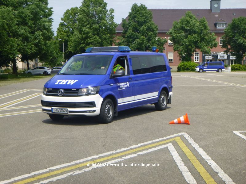 Sichers Führen von Einsatzfahrzeugen, hier in der Slalom-Übung