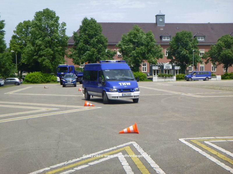 Sichers Führen von Einsatzfahrzeugen, hier in der Slalom-Übung