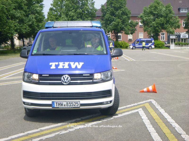 Sichers Führen von Einsatzfahrzeugen, hier in der Slalom-Übung